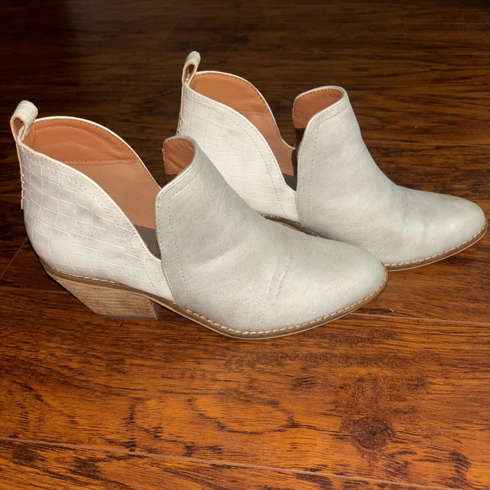 Boutique by Corky’s Metallic White Crocodile Printed Stassi Heeled Ankle Boots - Picture 1 of 6